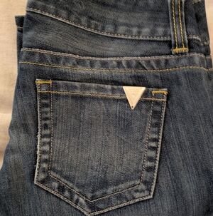 Women's GUESS? A Darker Blue Straight Leg Size 28 Regular.